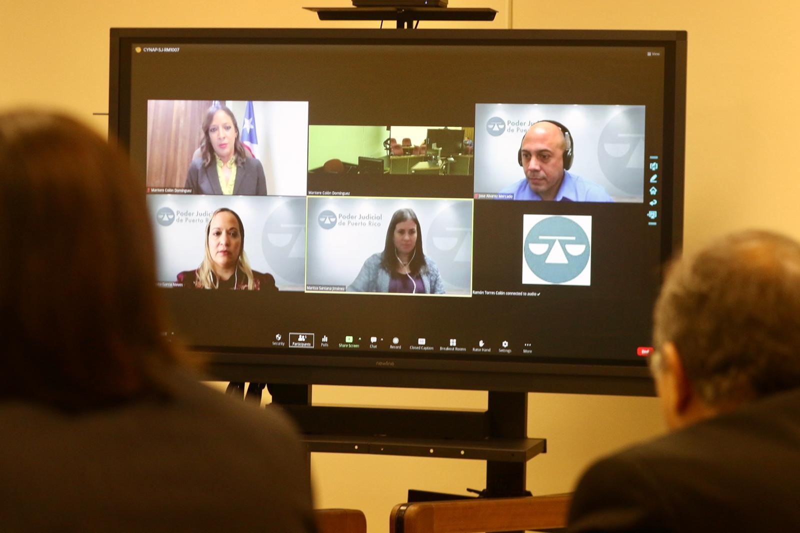 Las Salas Inteligentes están habilitadas con equipo que permite la celebración de videoconferencias –estén todos los participantes de manera remota o sea una audiencia híbrida— con audio e imágenes de calidad.