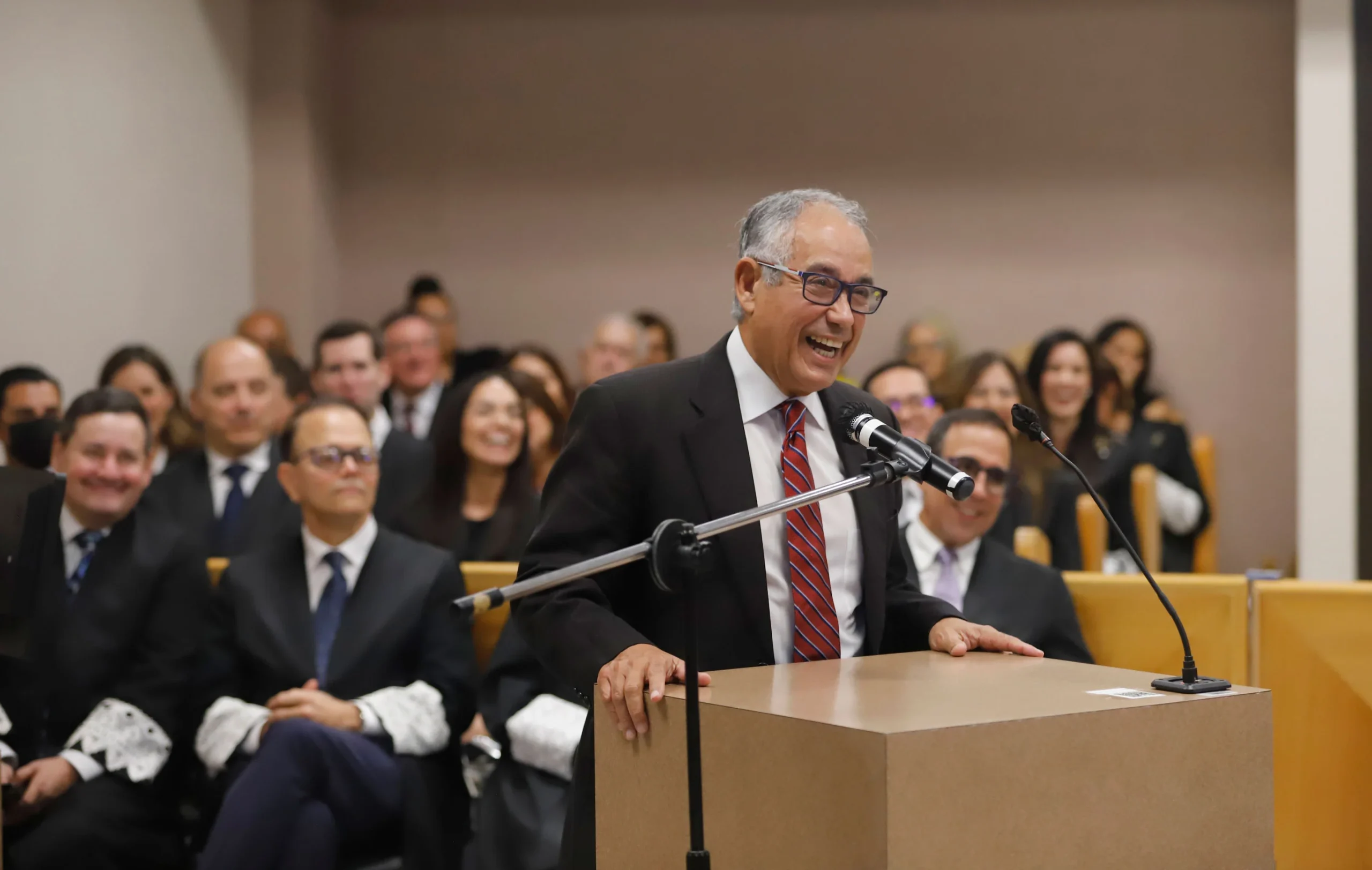 El ex presidente del Colegio de Abogados y Abogadas de Puerto Rico, el Lcdo. Carlos Mondríguez Torres, compartió unas palabras con los presentes.