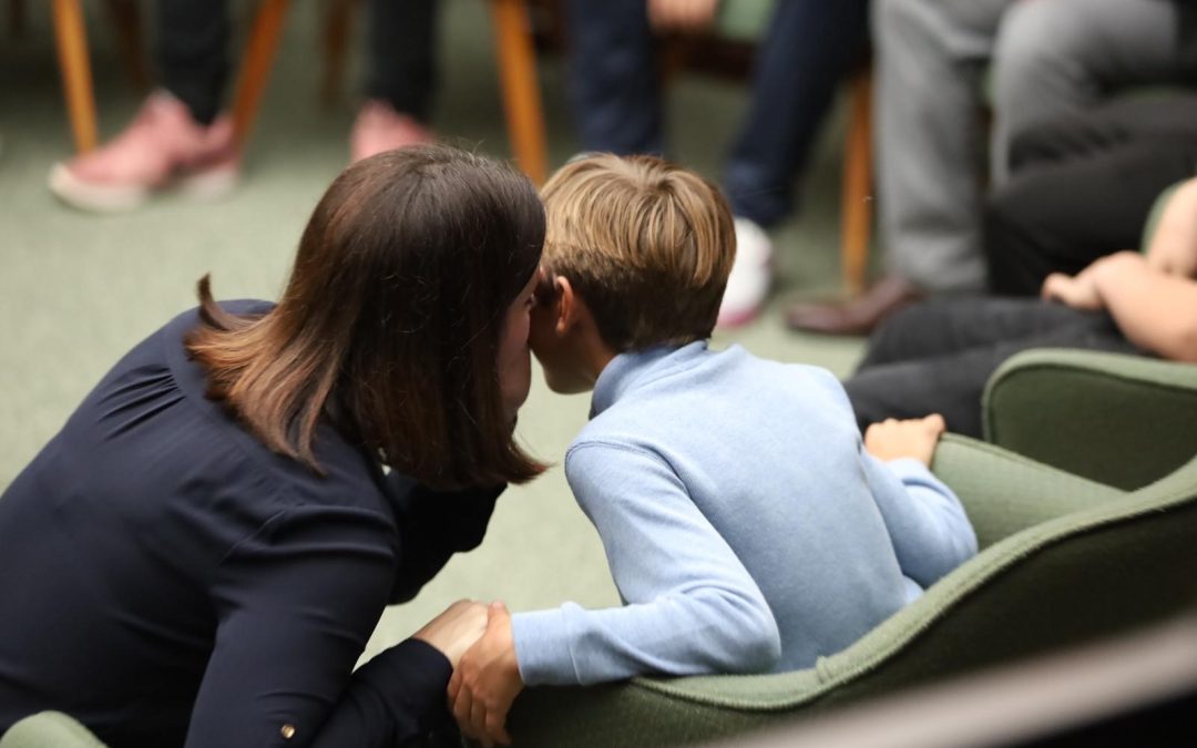 Menores de edad en espera de adopción visitan el Tribunal Supremo durante el Día Nacional de la Adopción