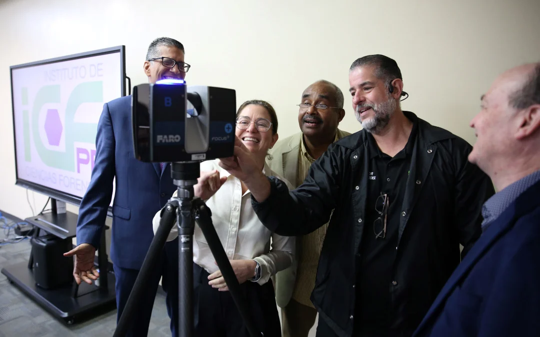 Delegación del Tribunal Supremo visita el Instituto de Ciencias Forenses para conocer avances tecnológicos en la investigación criminal
