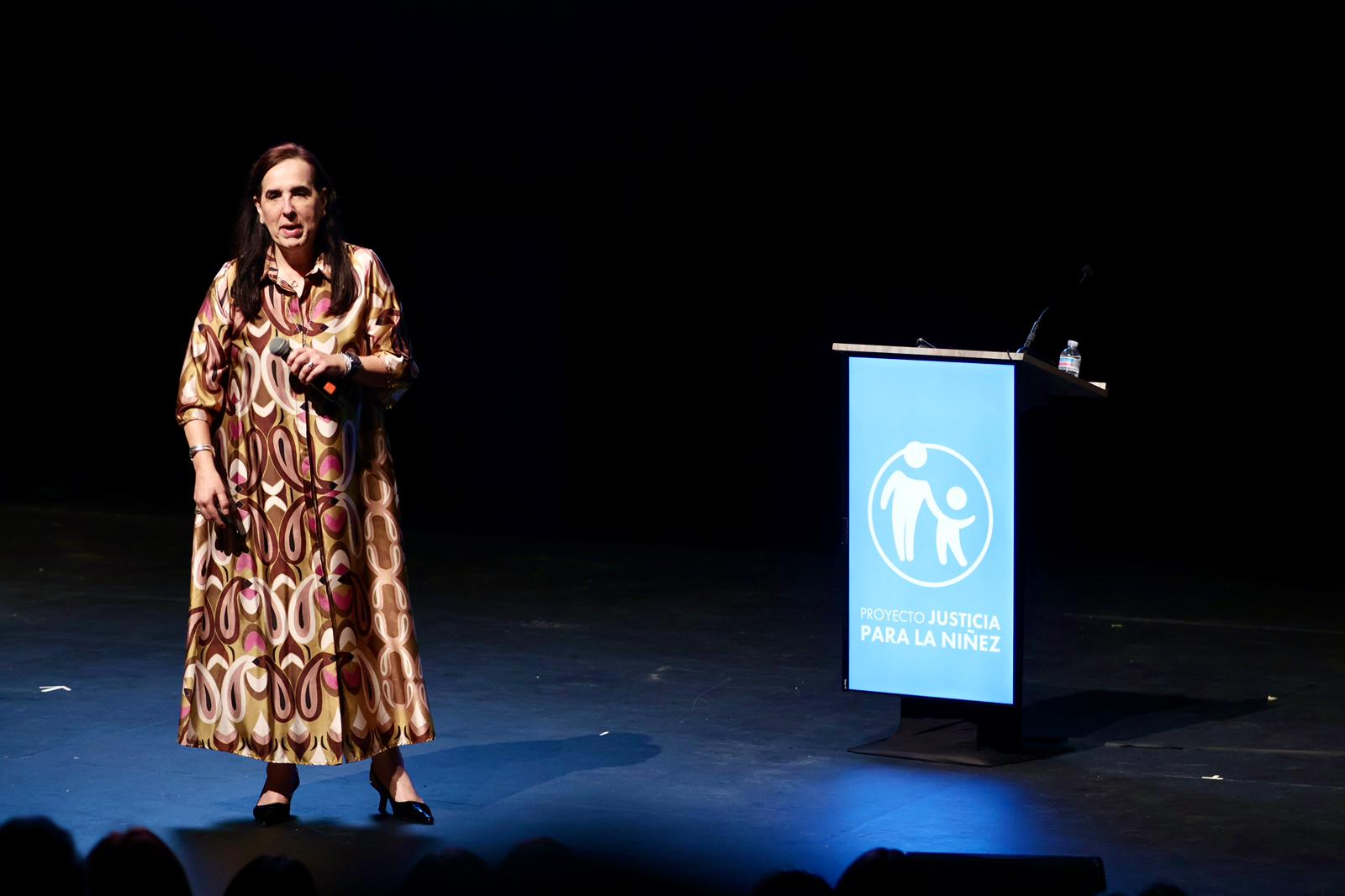 La Hon. Enid Gavilán Pérez, jueza superior de la Región Judicial de Bayamón, presentó el tema “La mirada judicial en los procesos de adopción”. La Hon. Enid Gavilán Pérez, jueza superior de la Región Judicial de Bayamón, presentó el tema “La mirada judicial en los procesos de adopción”.