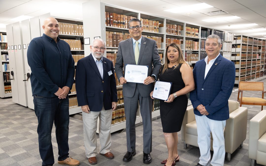 Juez Asociado Estrella Martínez es reconocido, junto a funcionarias del Tribunal Supremo, con el Patriot Award